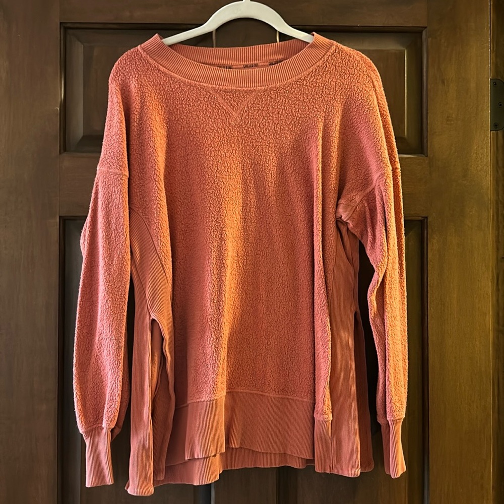 Aerie: thick salmon colored sweater